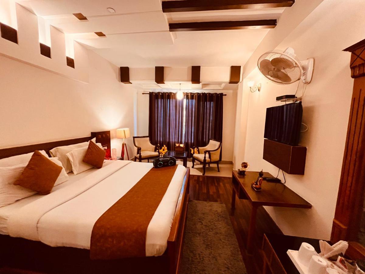 Dafodil - A Four Star Luxury Hotel, 3*